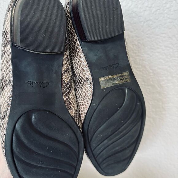 Clarks Snake Print Python Slip-On Shoes 9 - Picture 9 of 9